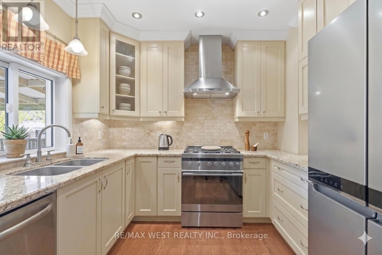79 King Edward Avenue, Toronto, Ontario  M4C 5J5 - Photo 8 - E13675970