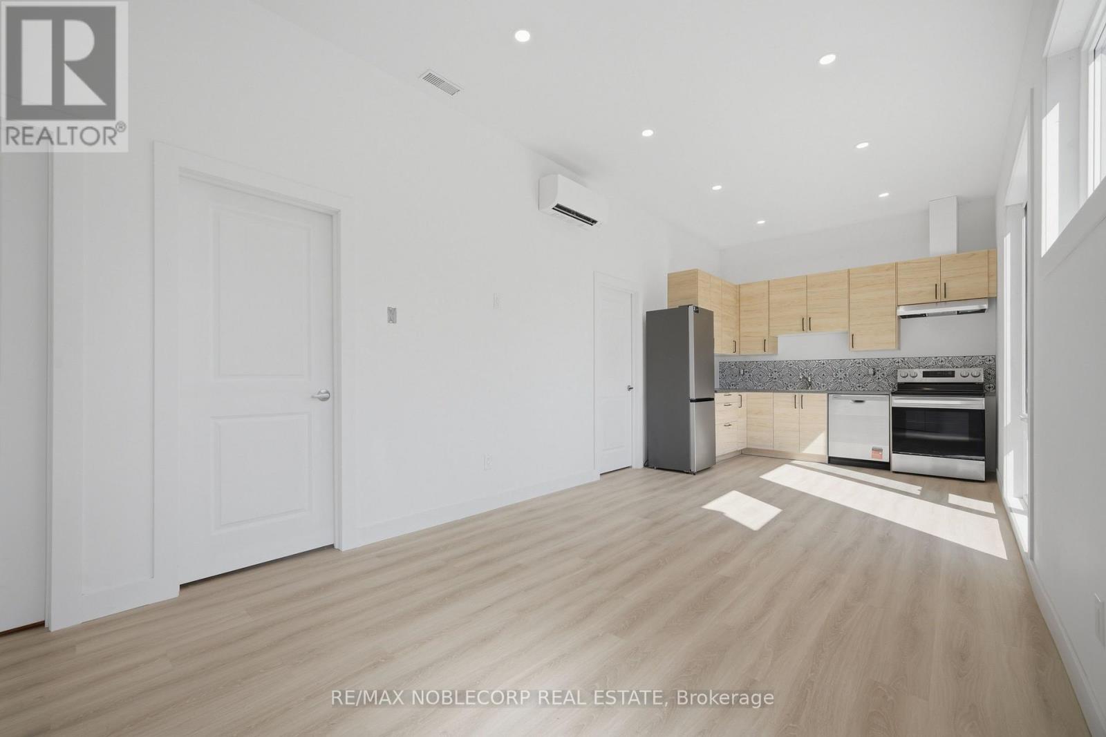 Garden Suite - 6 Evandale Road, Toronto, Ontario  M1L 3S1 - Photo 5 - E13676060