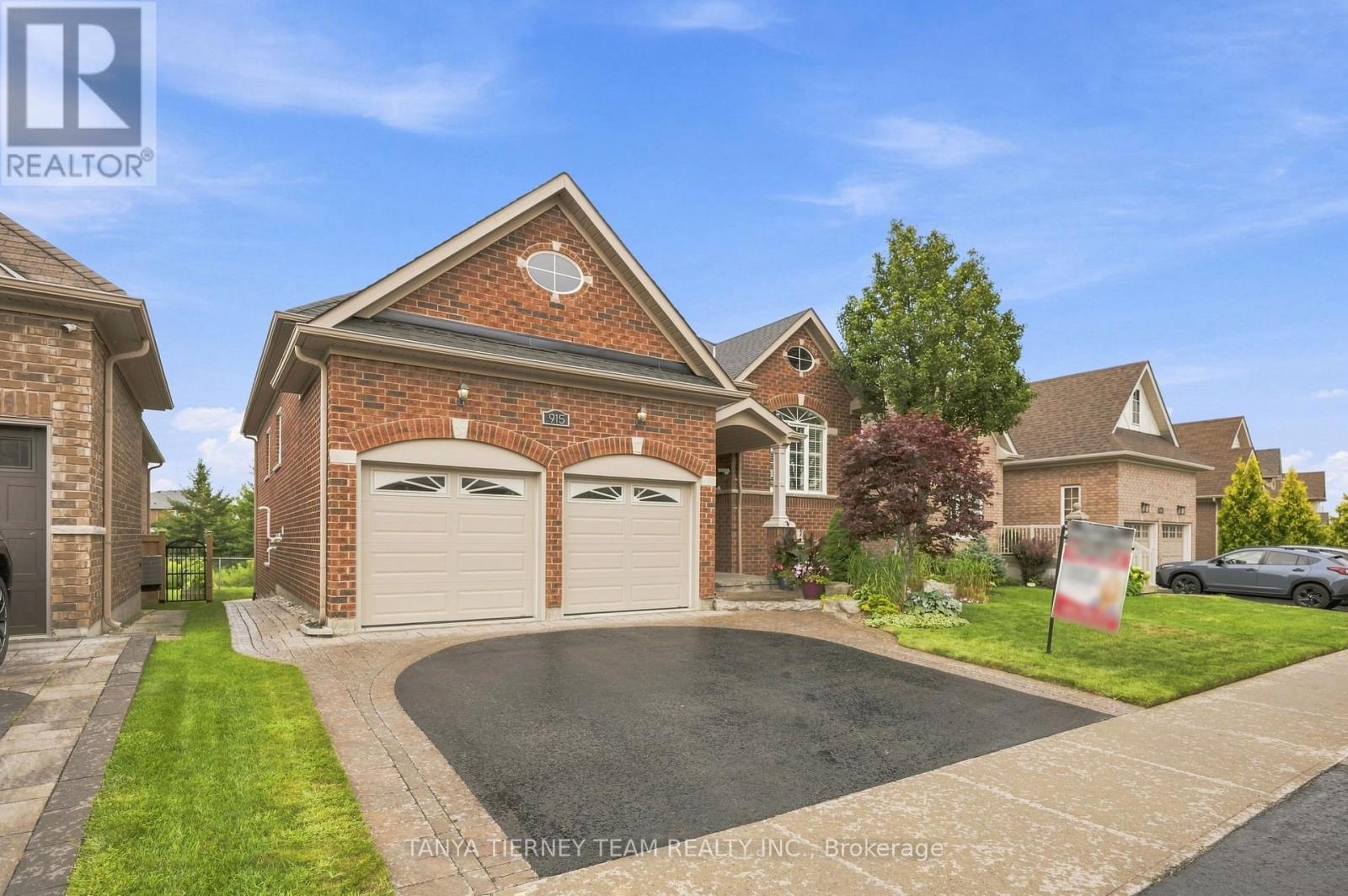 915 Black Cherry Drive, Oshawa, Ontario  L1K 0P6 - Photo 2 - E13676084