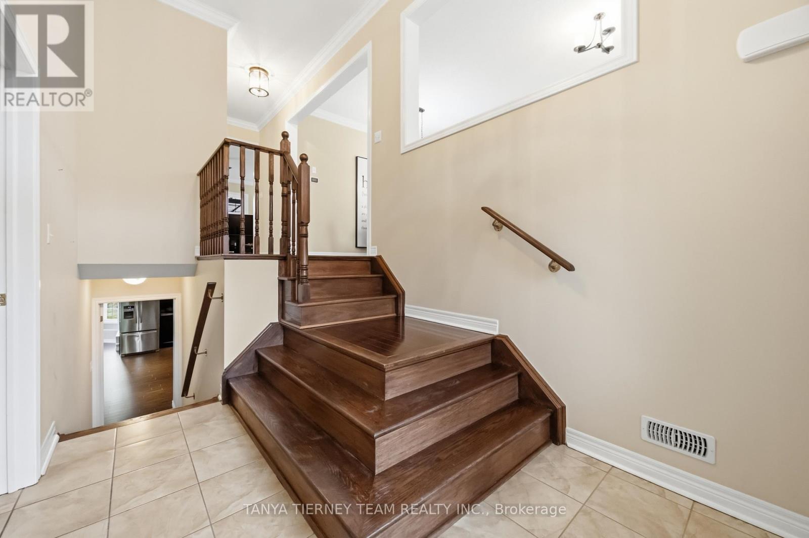 915 Black Cherry Drive, Oshawa, Ontario  L1K 0P6 - Photo 6 - E13676084