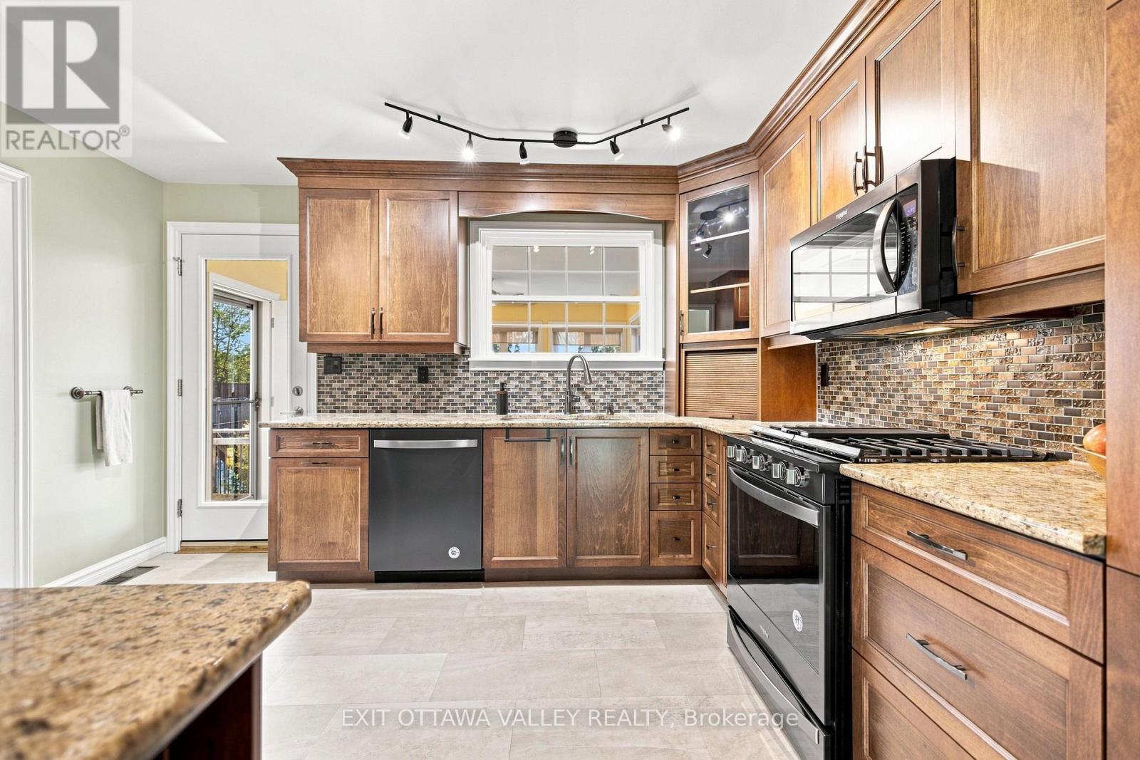 5 Valley Street, Laurentian Valley, Ontario  K8A 8R3 - Photo 24 - X13676158