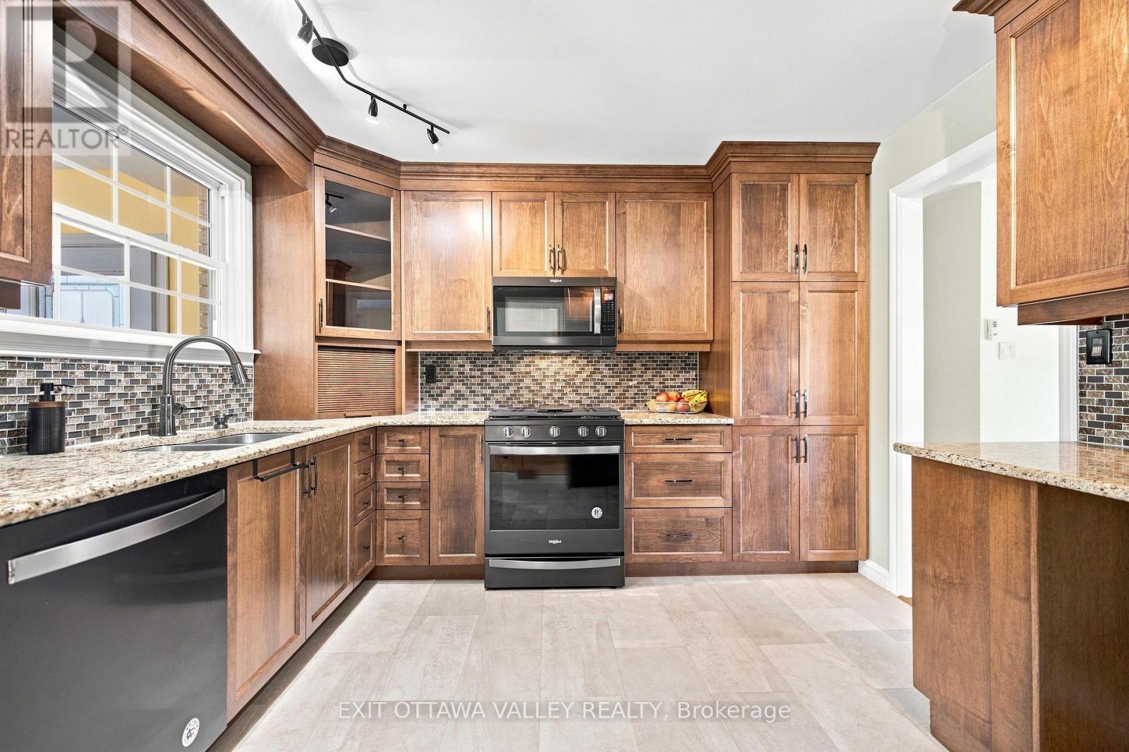 5 Valley Street, Laurentian Valley, Ontario  K8A 8R3 - Photo 27 - X13676158