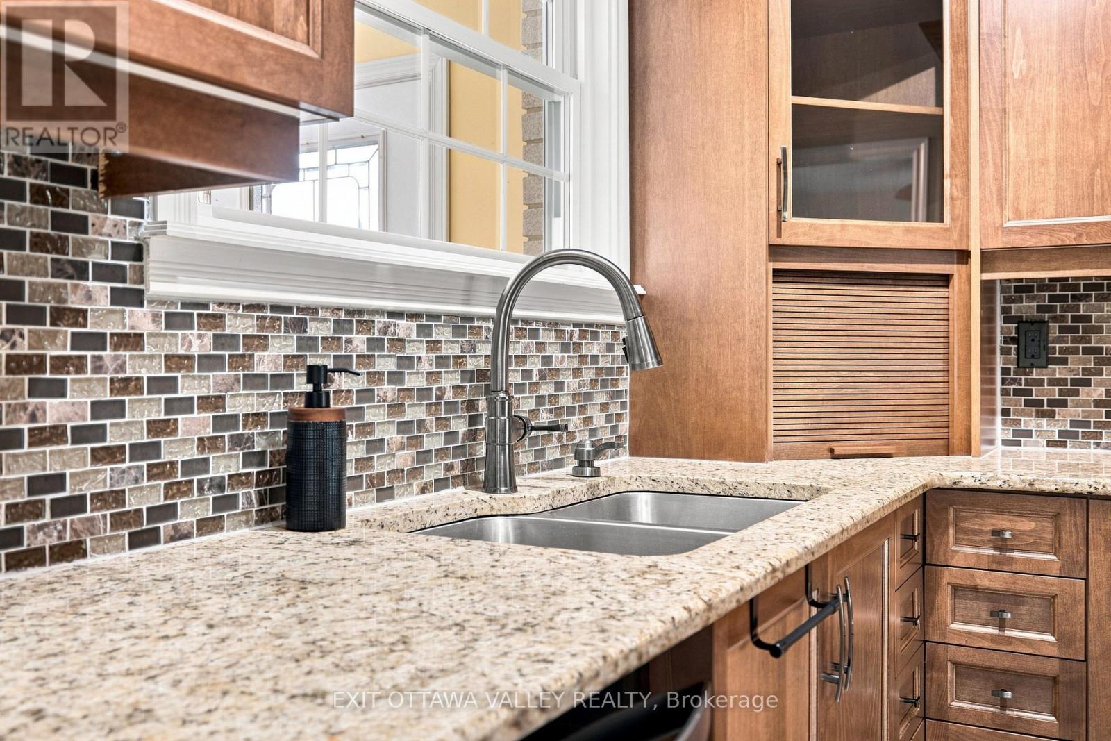 5 Valley Street, Laurentian Valley, Ontario  K8A 8R3 - Photo 28 - X13676158