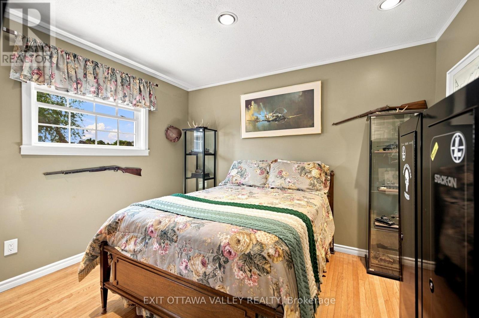 5 Valley Street, Laurentian Valley, Ontario  K8A 8R3 - Photo 36 - X13676158