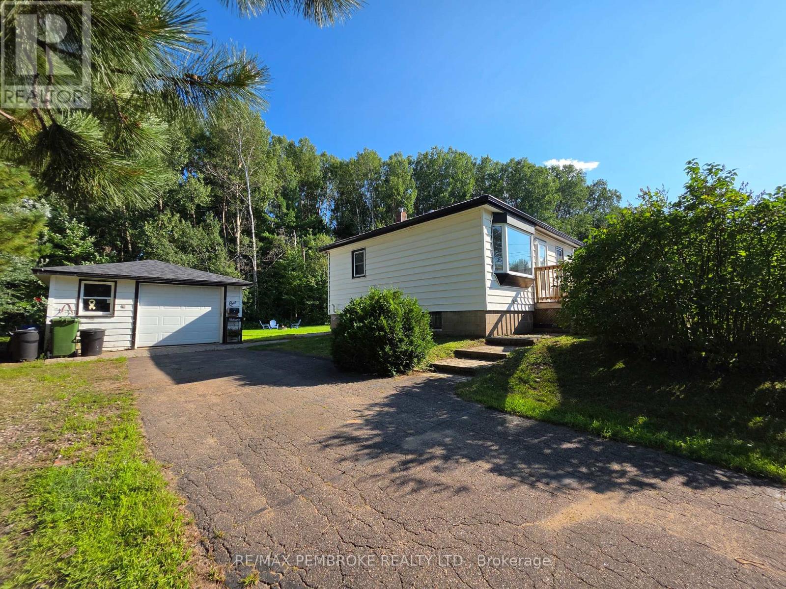 1 New Street, Petawawa, Ontario