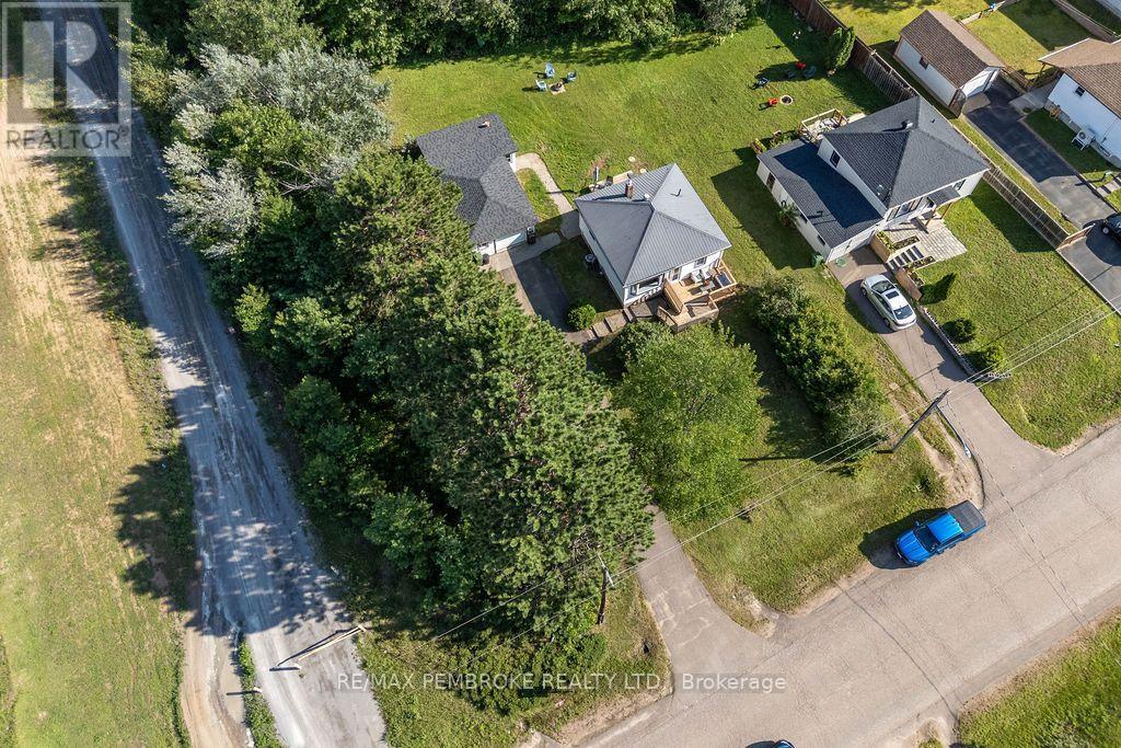 1 New Street, Petawawa, Ontario K8H 2H4 - Photo 2 - X13676172