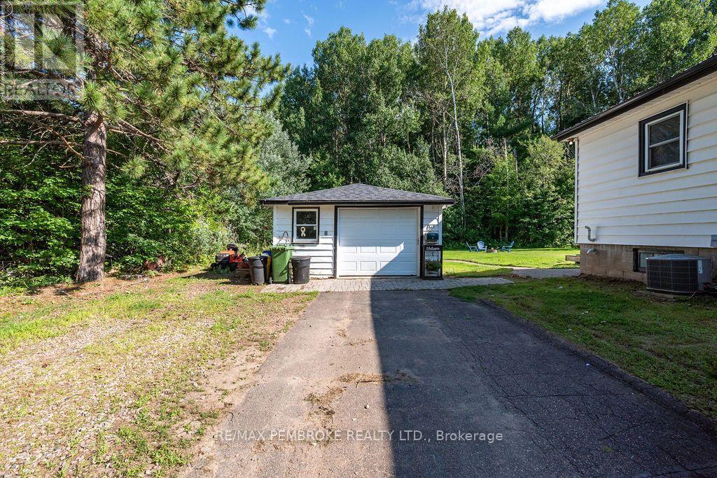 1 New Street, Petawawa, Ontario K8H 2H4 - Photo 3 - X13676172