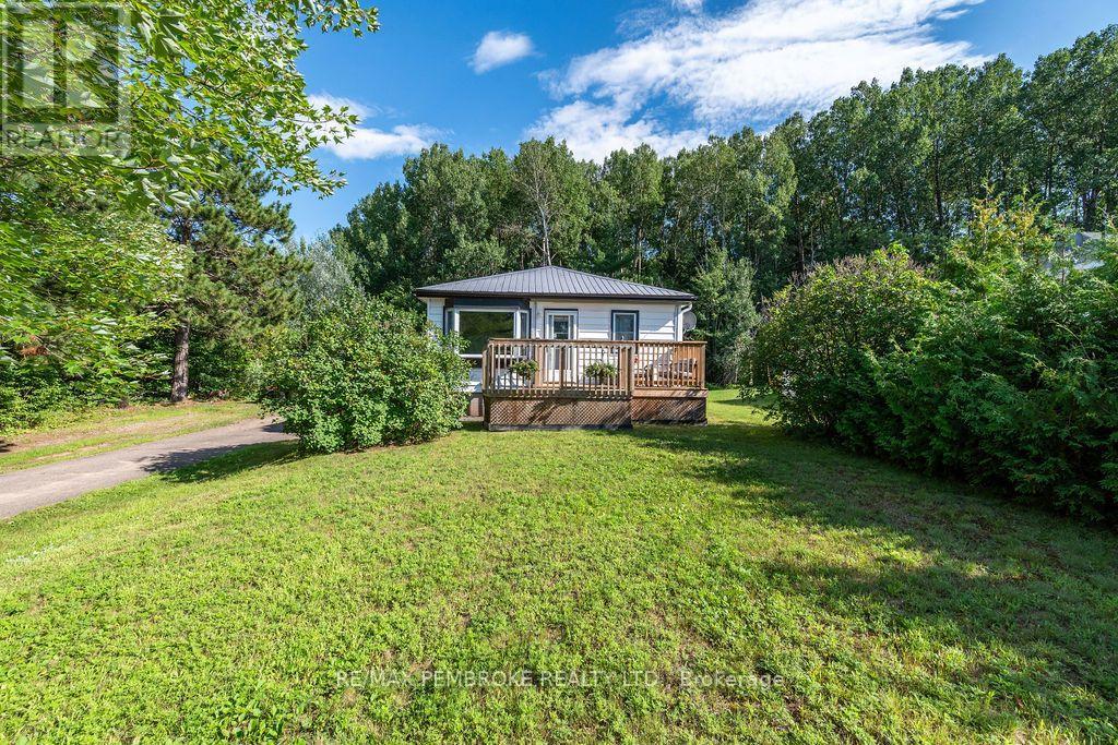 1 New Street, Petawawa, Ontario K8H 2H4 - Photo 4 - X13676172