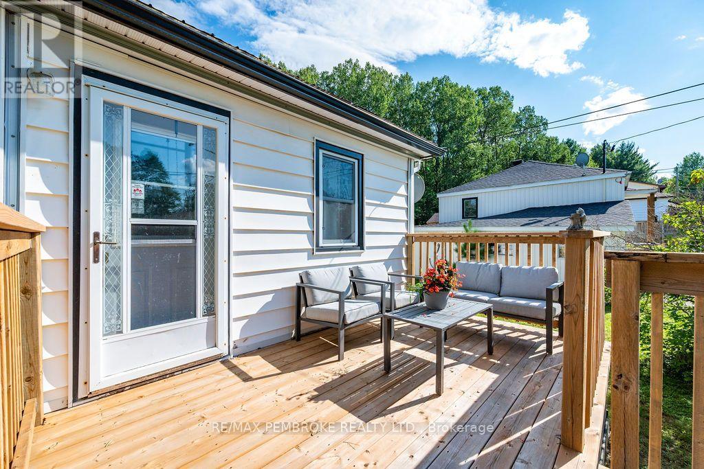 1 New Street, Petawawa, Ontario K8H 2H4 - Photo 5 - X13676172