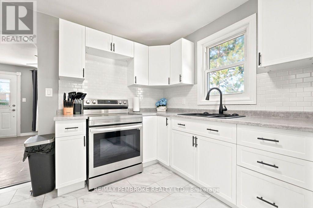 1 New Street, Petawawa, Ontario K8H 2H4 - Photo 7 - X13676172
