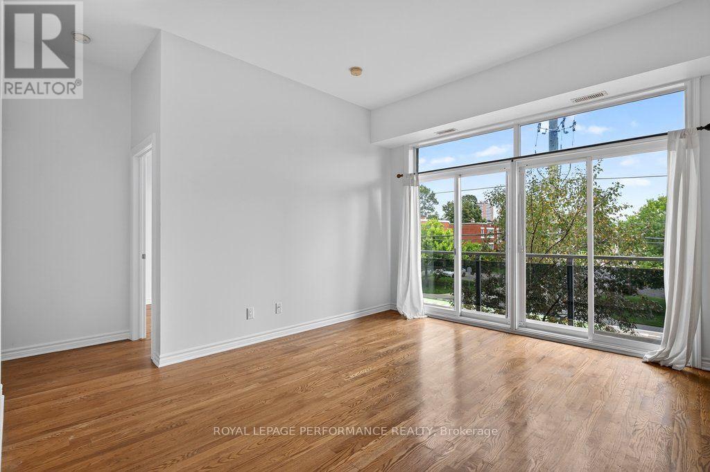 201 - 682 CHURCHILL AVENUE