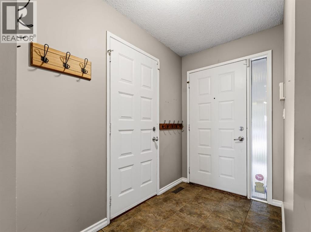 76 Deermoss Crescent Se, Calgary, Alberta  T2J 6P4 - Photo 5 - A2337251