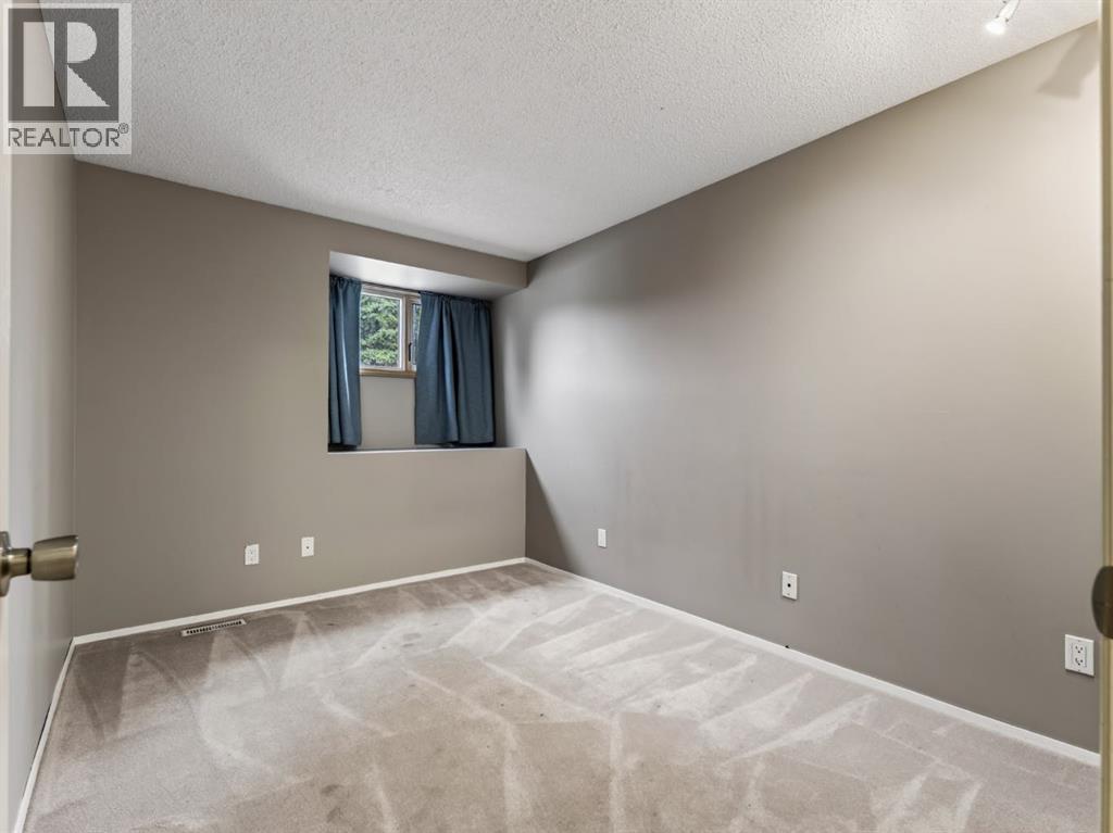 76 Deermoss Crescent Se, Calgary, Alberta  T2J 6P4 - Photo 31 - A2337251