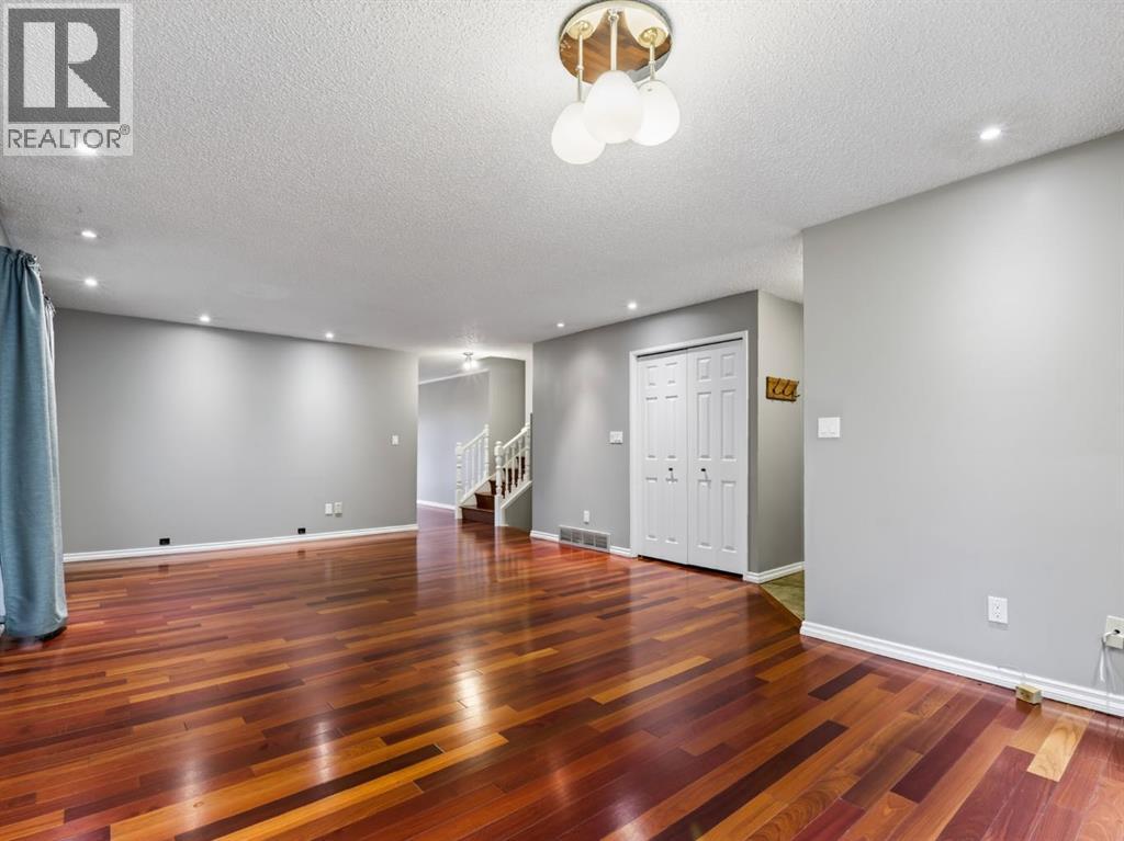 76 Deermoss Crescent Se, Calgary, Alberta  T2J 6P4 - Photo 13 - A2337251