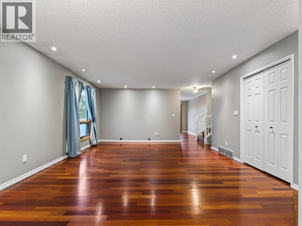 76 Deermoss Crescent Se, Calgary, Alberta  T2J 6P4 - Photo 12 - A2337251