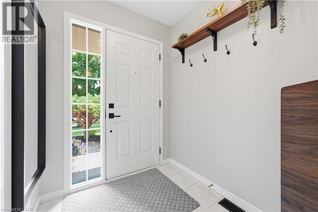 27 Bronte Court, Waterdown, Ontario  L9H 7N2 - Photo 3 - 40854669