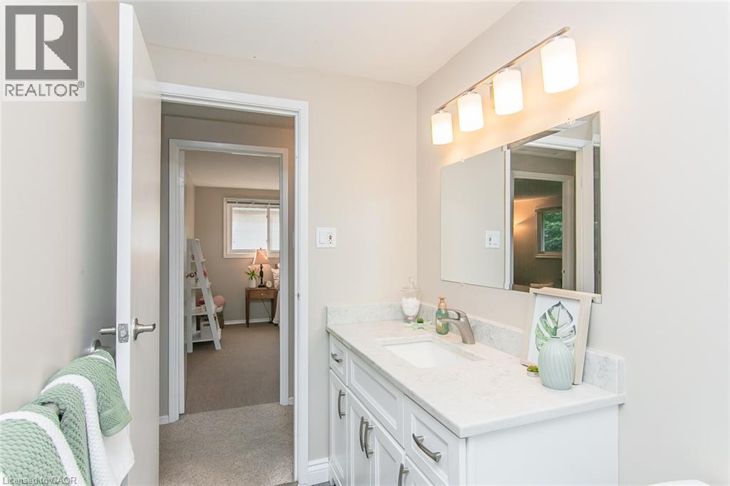 36 Amos Avenue, Waterloo, Ontario  N2L 5G3 - Photo 27 - 40855037