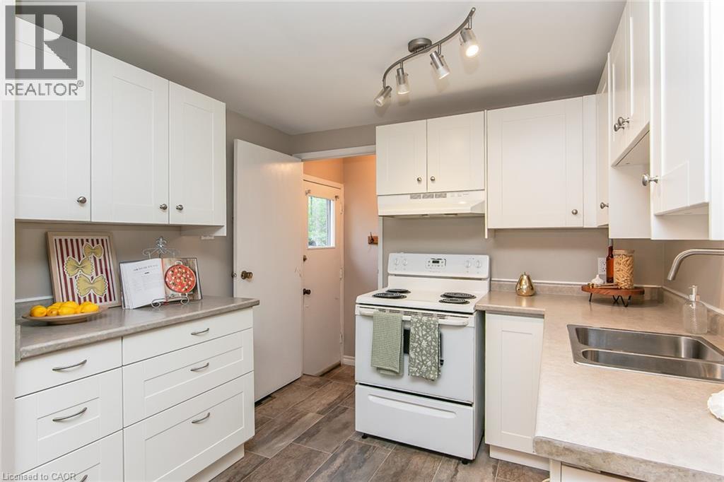 36 Amos Avenue, Waterloo, Ontario  N2L 5G3 - Photo 14 - 40855037