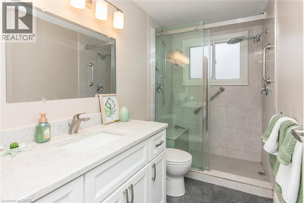 36 Amos Avenue, Waterloo, Ontario  N2L 5G3 - Photo 26 - 40855037