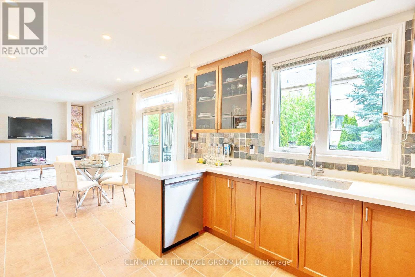 29 Kingshill Road, Richmond Hill, Ontario  L4E 4B1 - Photo 10 - N13675966
