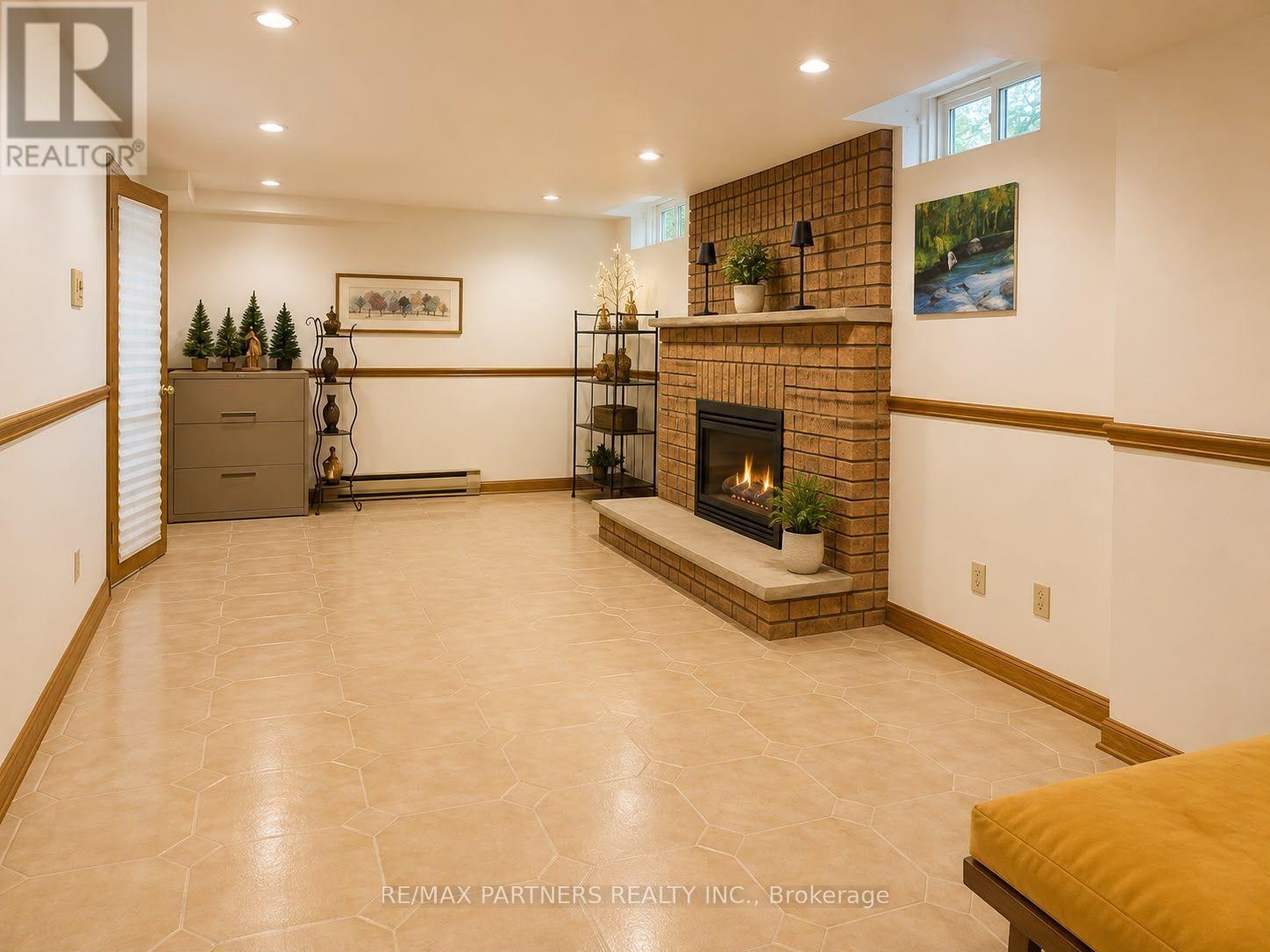 2 Glenhurst Road, Richmond Hill (Doncrest), Ontario  L4B 2C9 - Photo 5 - N13676154