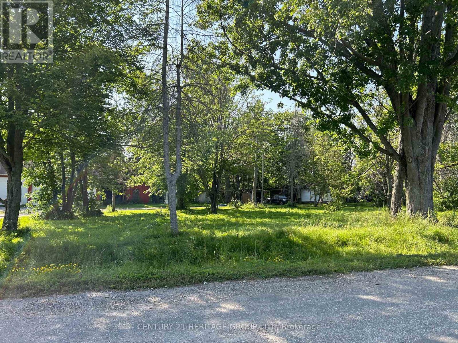 3792 Wood Avenue, Severn (West Shore), Ontario L3V 0T9 - Photo 1 - S13676120