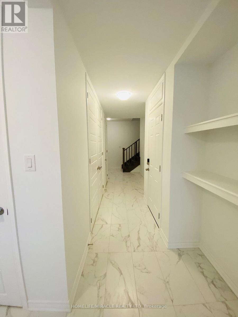 20 Ennerdale Street, Barrie, Ontario  L9J 1A2 - Photo 2 - S13676280