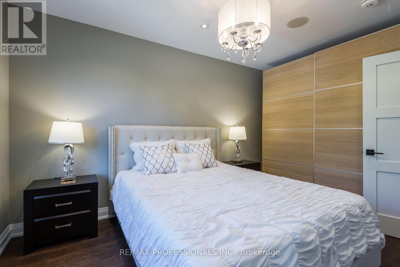 546 Beresford Avenue, Toronto, Ontario  M6S 3C3 - Photo 13 - W13675964