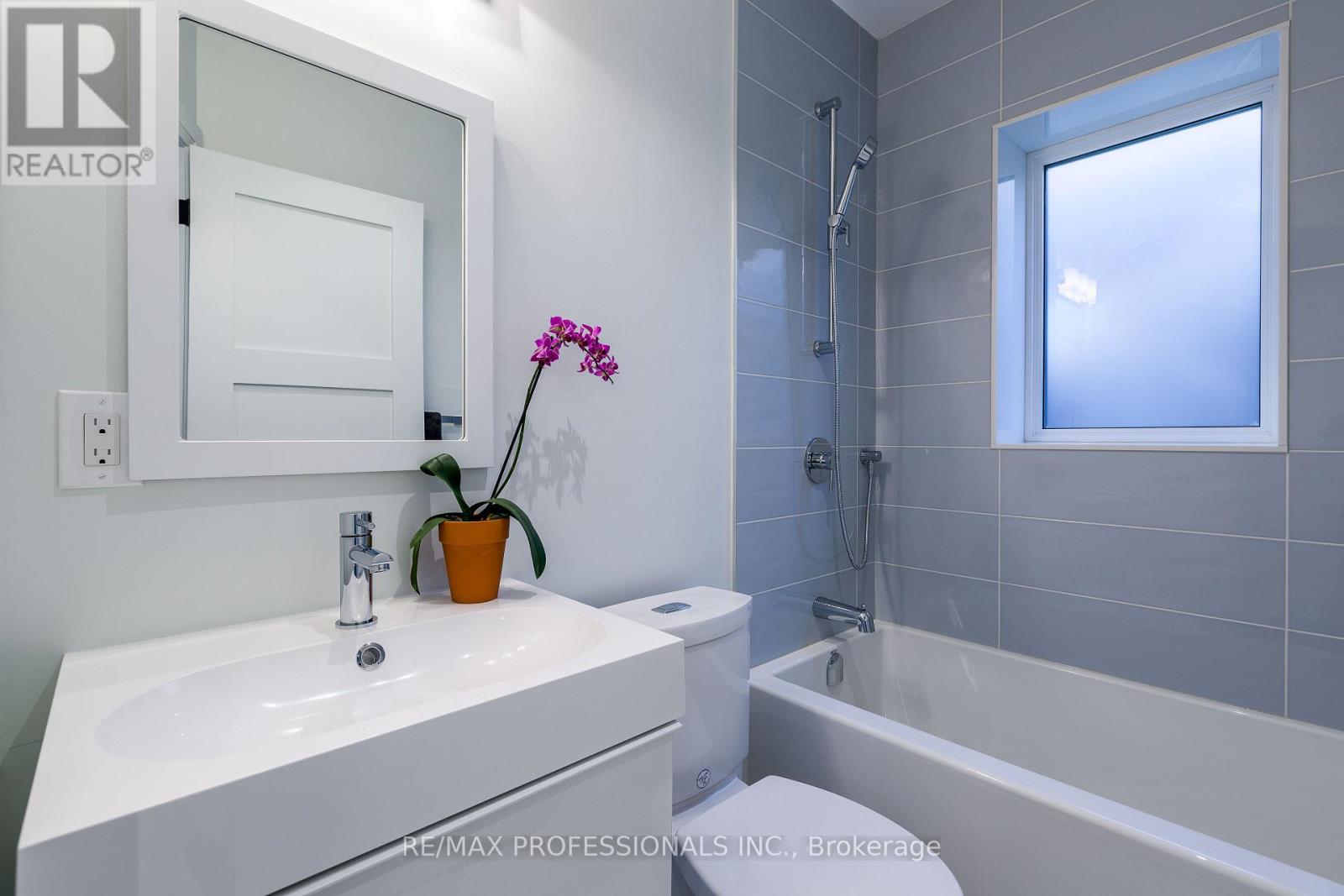 546 Beresford Avenue, Toronto, Ontario  M6S 3C3 - Photo 17 - W13675964