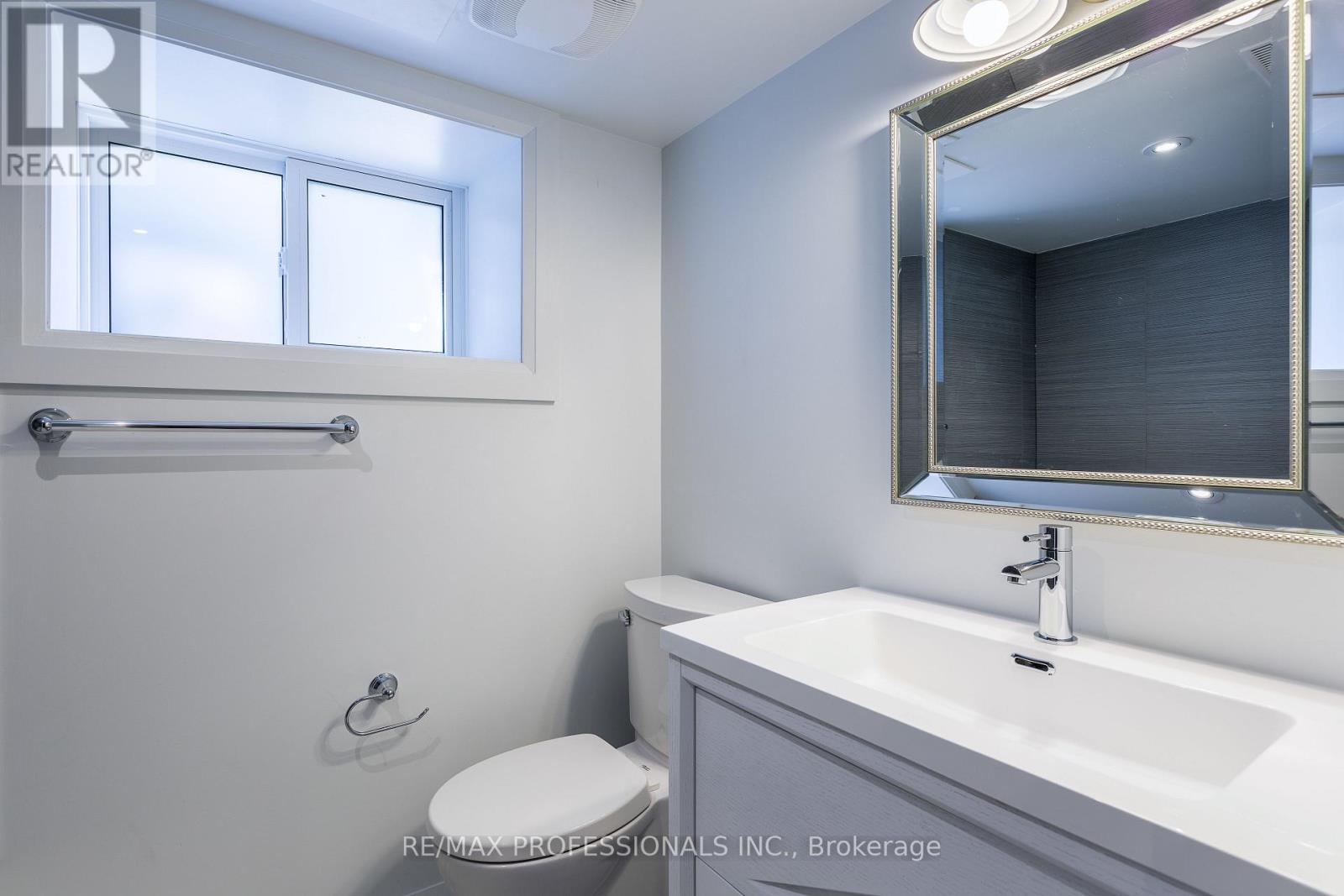 546 Beresford Avenue, Toronto, Ontario  M6S 3C3 - Photo 20 - W13675964