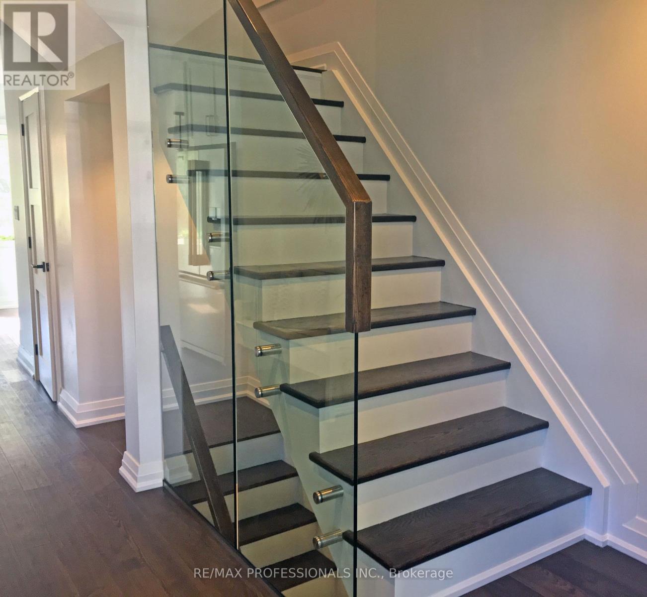 546 Beresford Avenue, Toronto, Ontario  M6S 3C3 - Photo 24 - W13675964