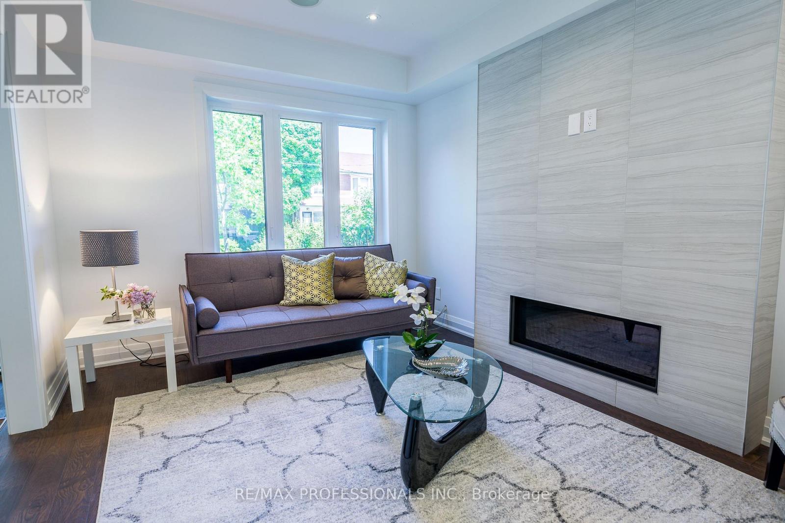 546 Beresford Avenue, Toronto, Ontario  M6S 3C3 - Photo 4 - W13675964