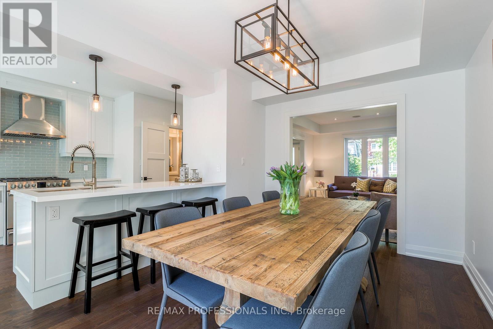 546 Beresford Avenue, Toronto, Ontario  M6S 3C3 - Photo 6 - W13675964