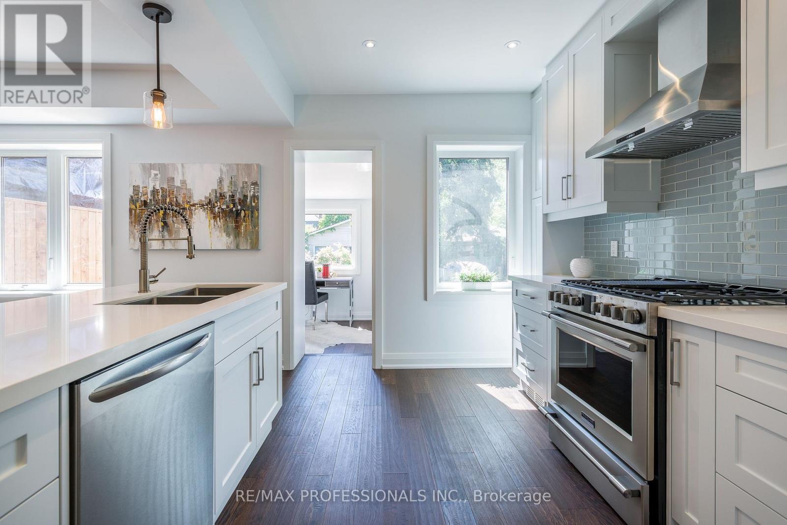 546 Beresford Avenue, Toronto, Ontario  M6S 3C3 - Photo 8 - W13675964