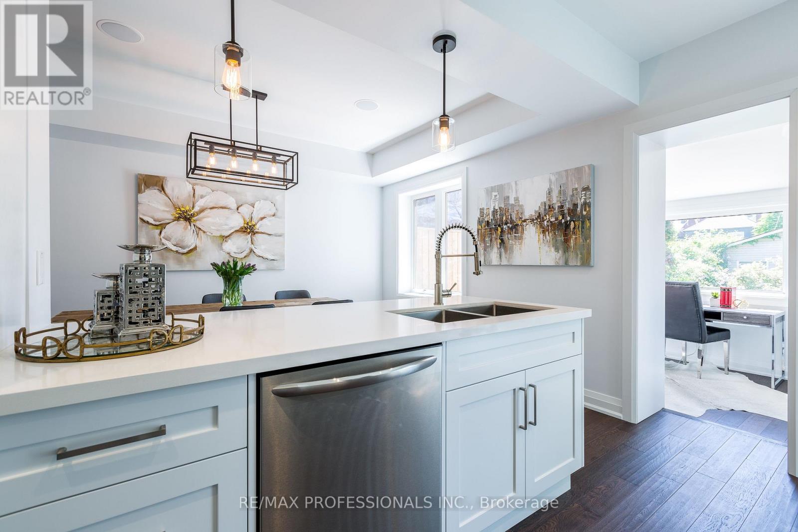 546 Beresford Avenue, Toronto, Ontario  M6S 3C3 - Photo 9 - W13675964