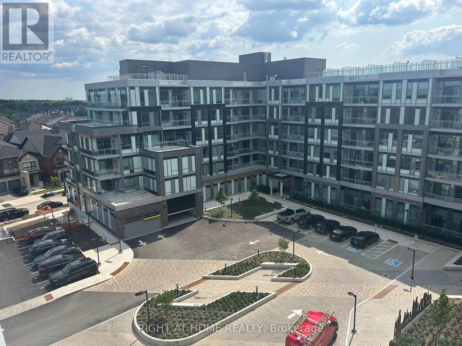 641 - 2501 Saw Whet Boulevard, Oakville, Ontario  L6M 5N2 - Photo 2 - W13675980