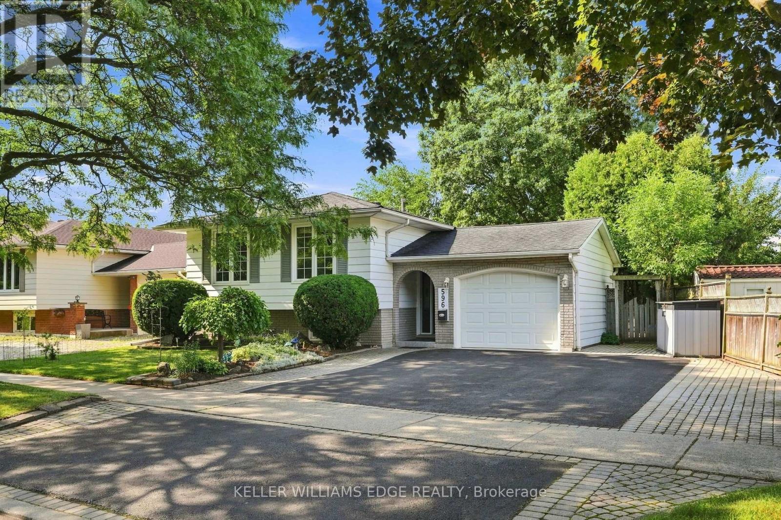 596 Louise Drive, Burlington, Ontario  L7L 2T9 - Photo 2 - W13676022