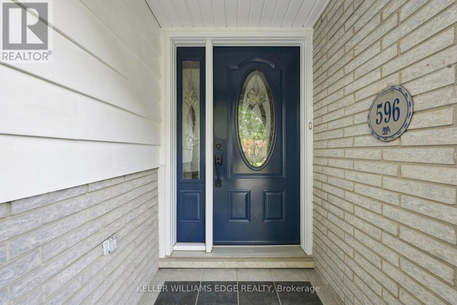 596 Louise Drive, Burlington, Ontario  L7L 2T9 - Photo 3 - W13676022
