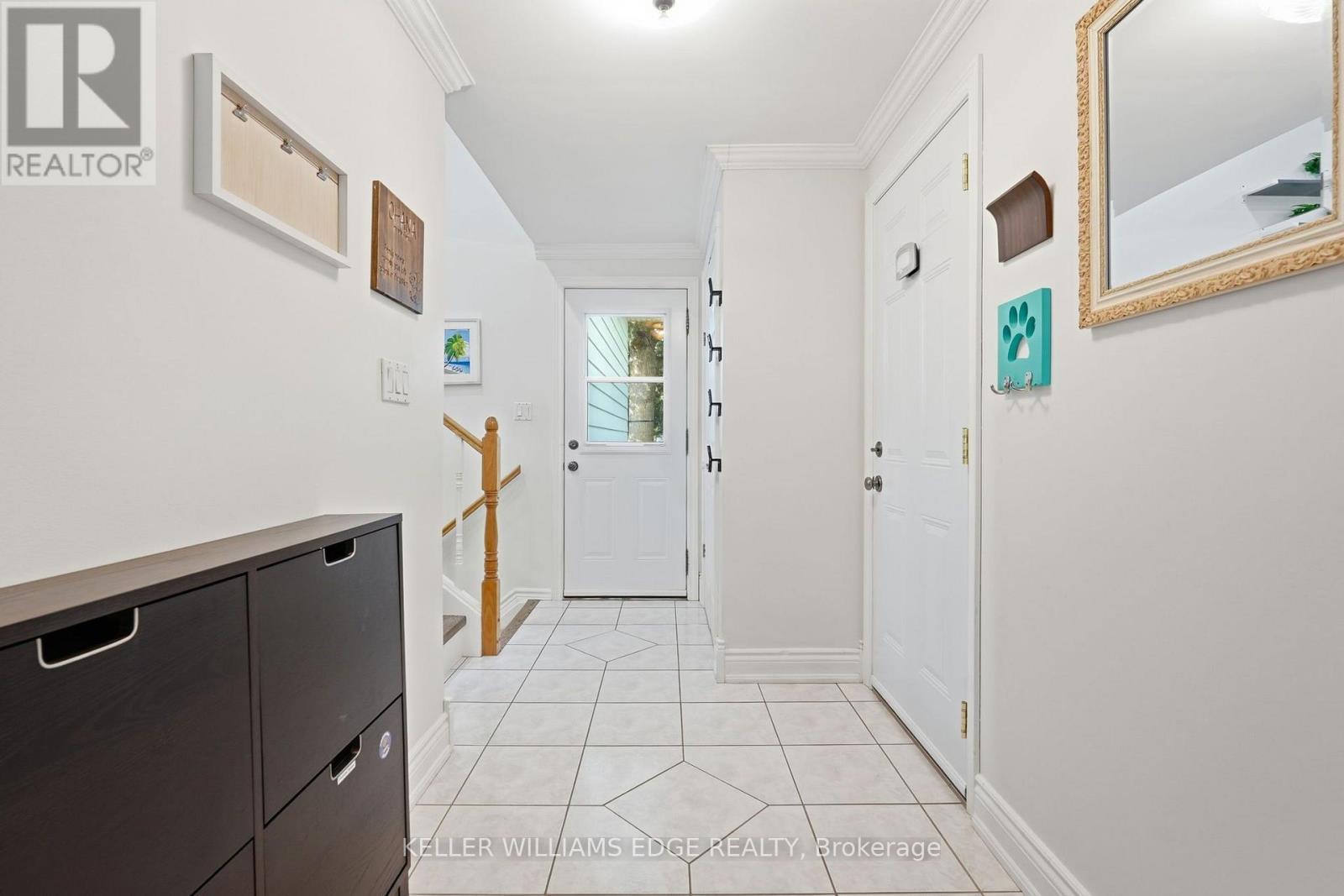 596 Louise Drive, Burlington, Ontario  L7L 2T9 - Photo 5 - W13676022