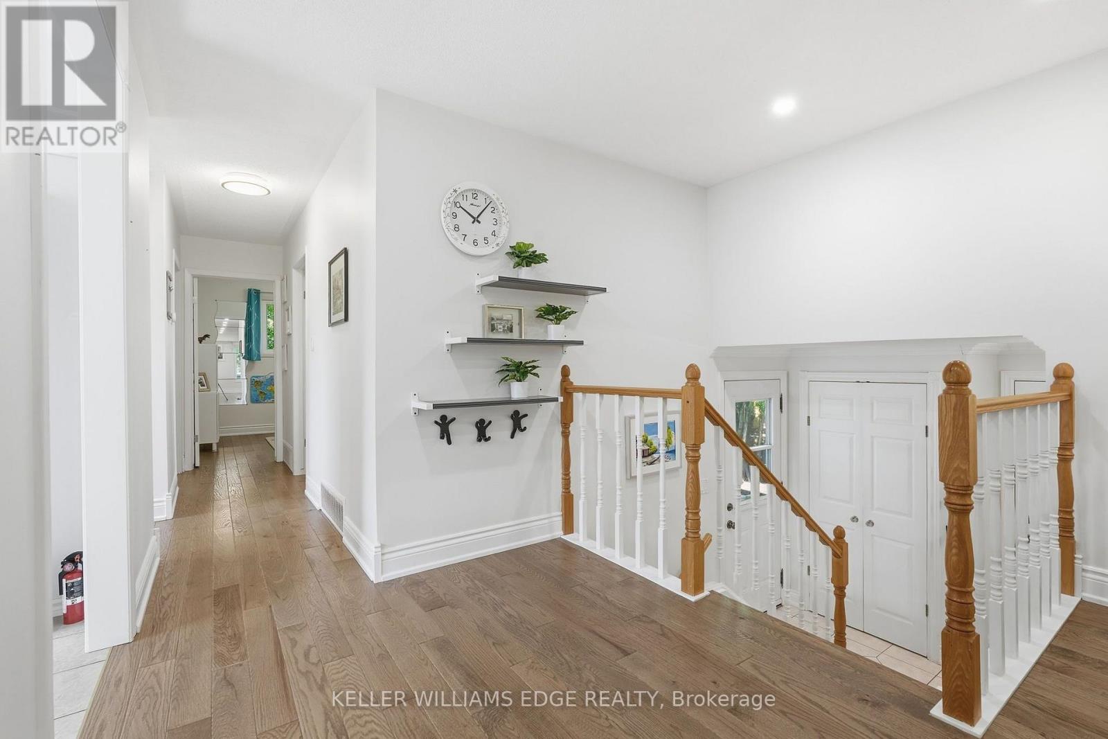 596 Louise Drive, Burlington, Ontario  L7L 2T9 - Photo 8 - W13676022