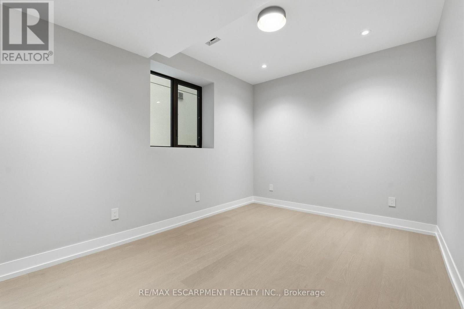 957 Halliday Avenue, Mississauga, Ontario  L5E 1P4 - Photo 43 - W13676056