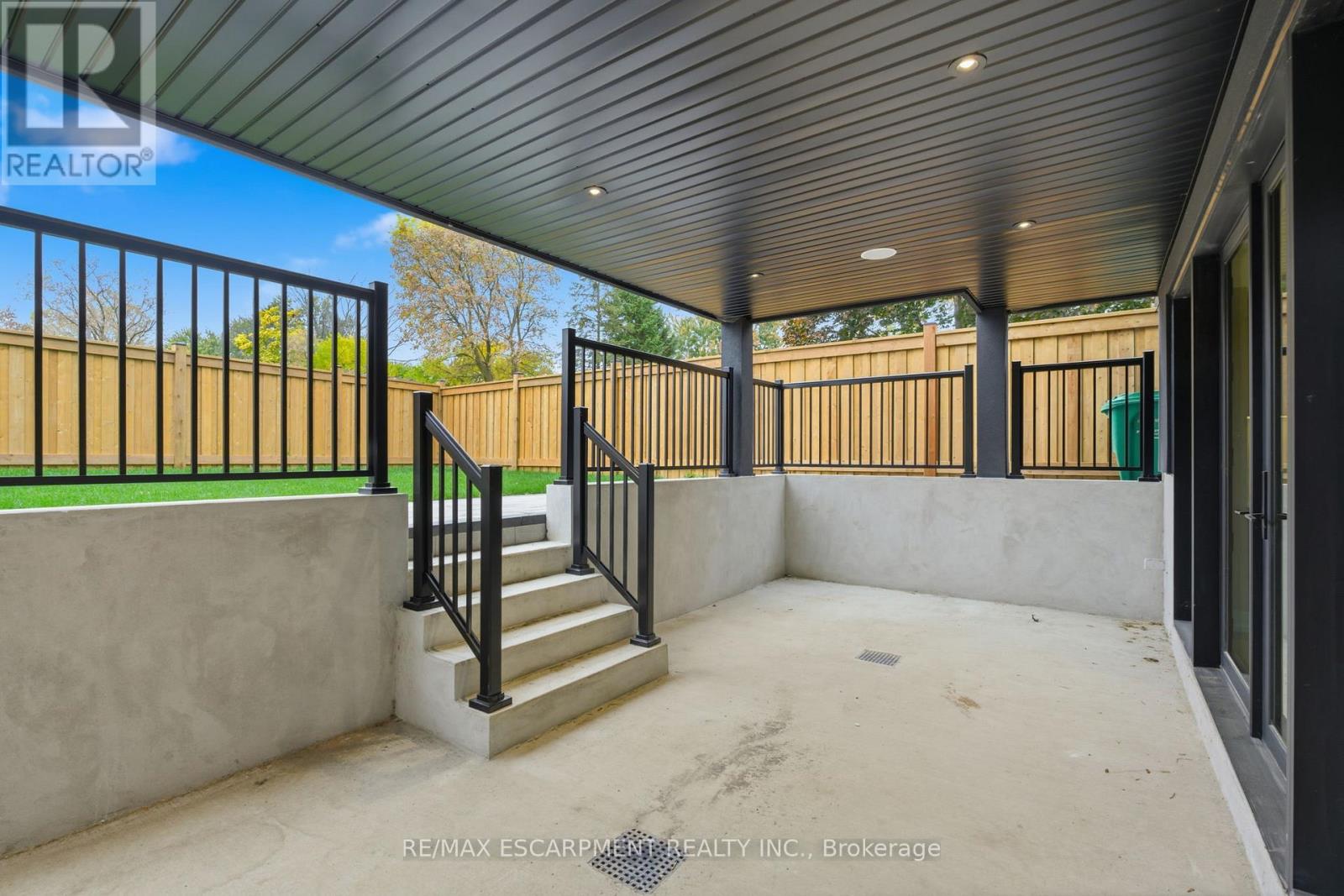957 Halliday Avenue, Mississauga, Ontario  L5E 1P4 - Photo 45 - W13676056