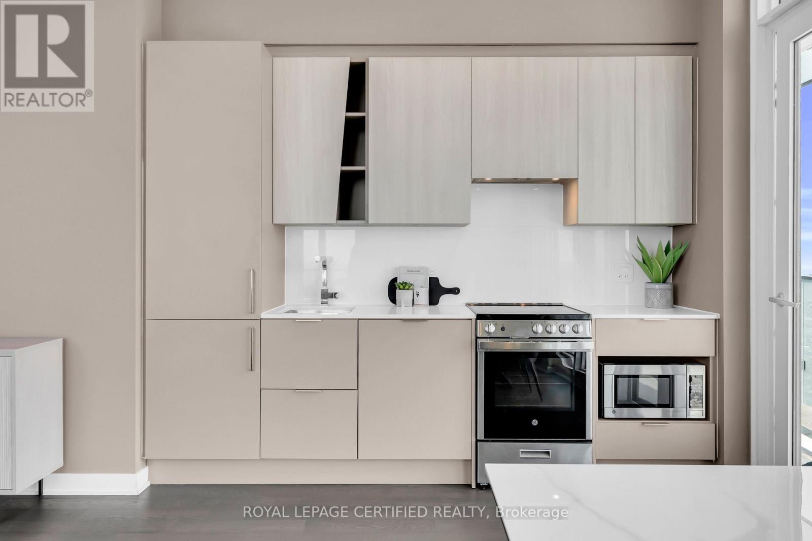 5907 - 3900 Confederation Parkway, Mississauga, Ontario  L5B 0M3 - Photo 17 - W13676114