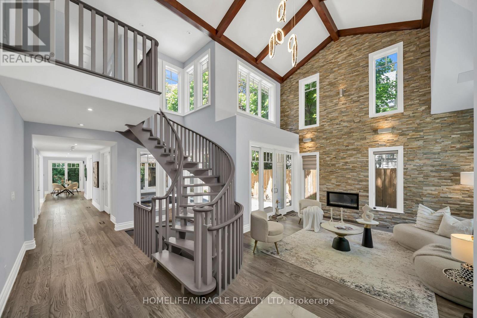 271 Oakhill Road, Mississauga, Ontario  L5G 2P8 - Photo 9 - W13676170