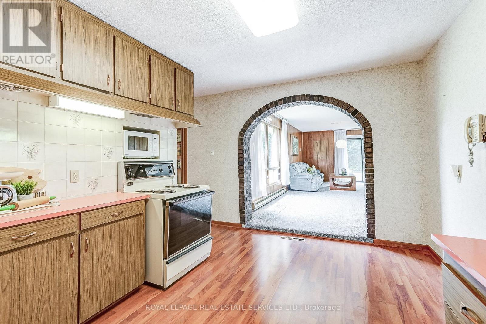 4 Sora Drive, Mississauga, Ontario  L5M 1A8 - Photo 11 - W13676188