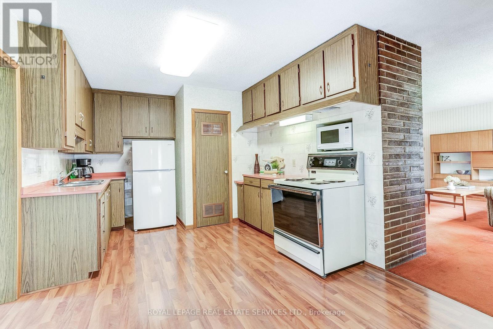 4 Sora Drive, Mississauga, Ontario  L5M 1A8 - Photo 8 - W13676188