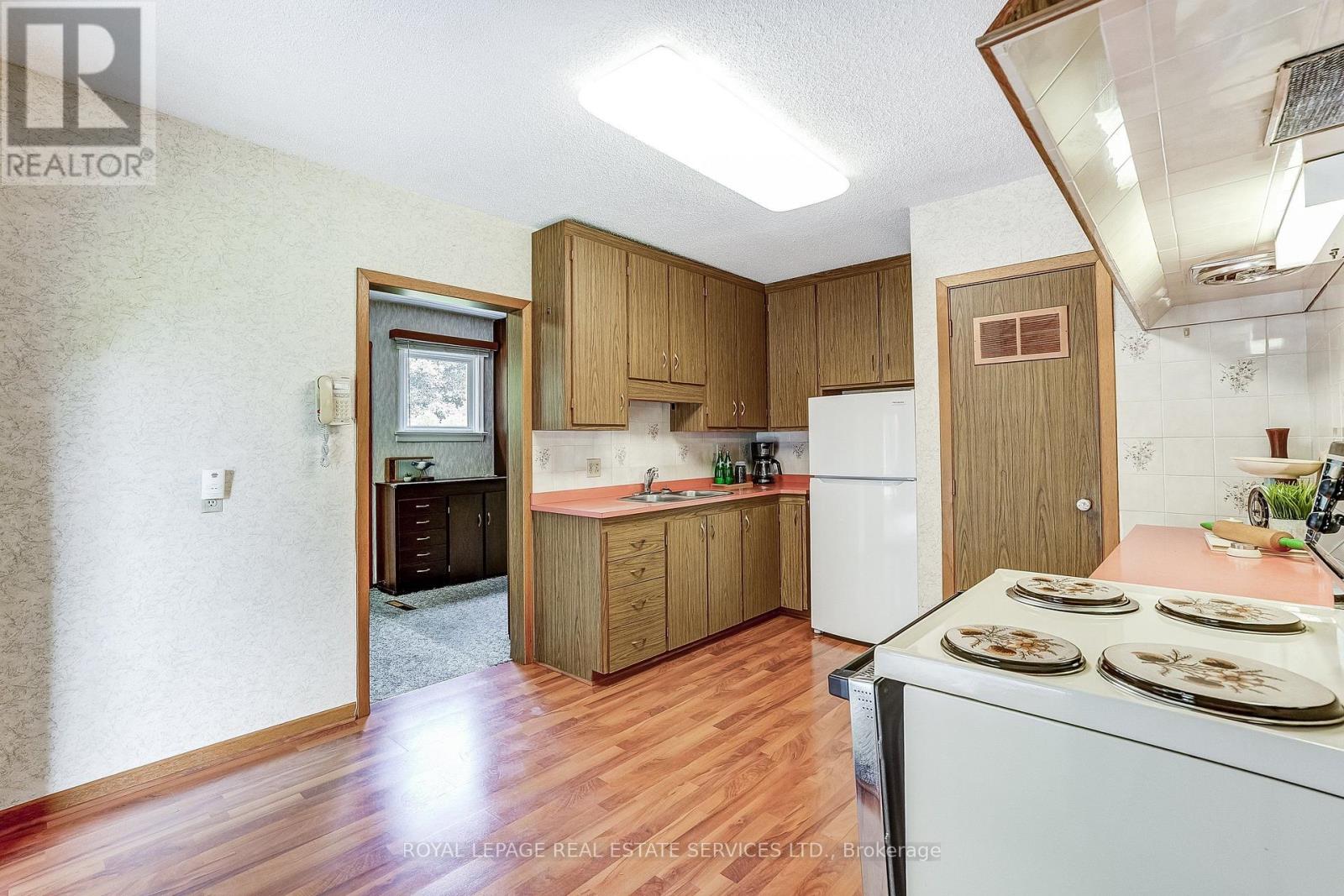 4 Sora Drive, Mississauga, Ontario  L5M 1A8 - Photo 9 - W13676188