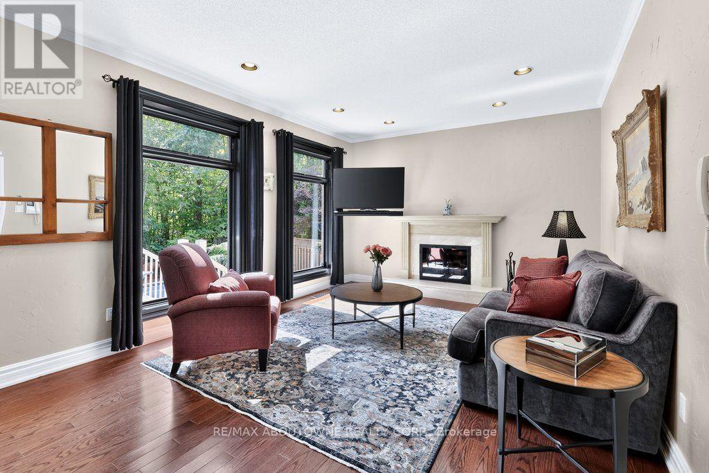 324 Oakridge Court, Oakville, Ontario  L6H 5T9 - Photo 20 - W13676218