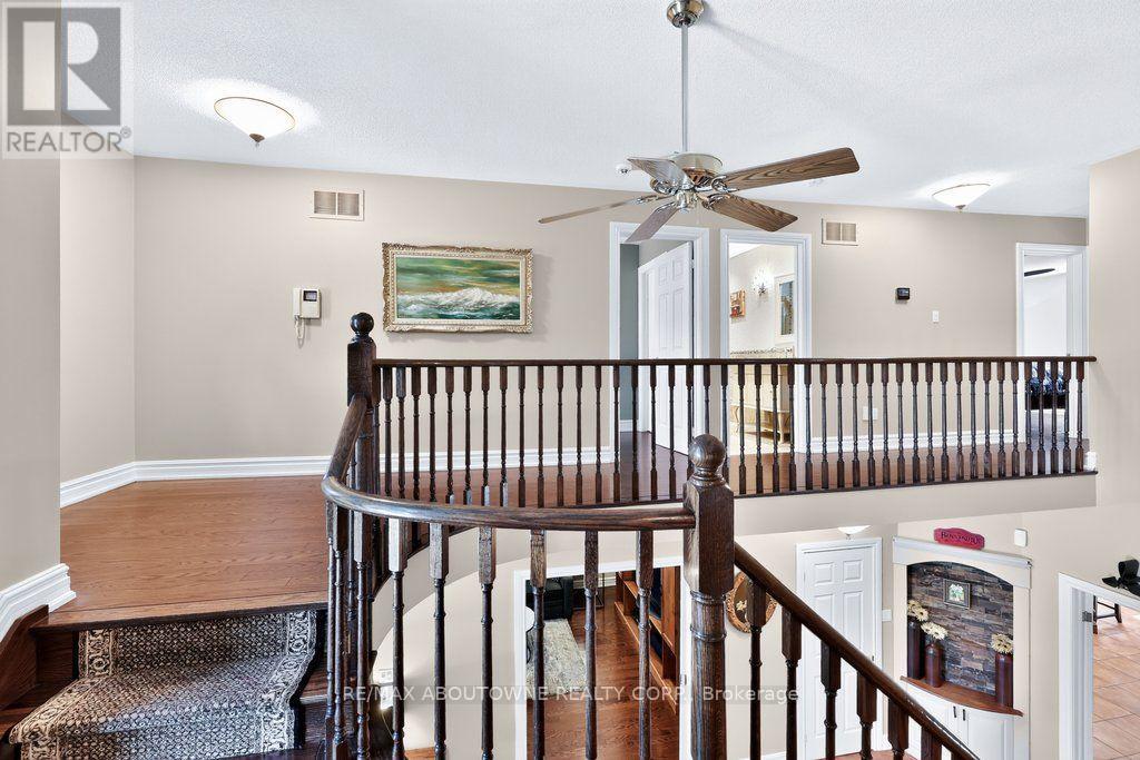 324 Oakridge Court, Oakville, Ontario  L6H 5T9 - Photo 24 - W13676218
