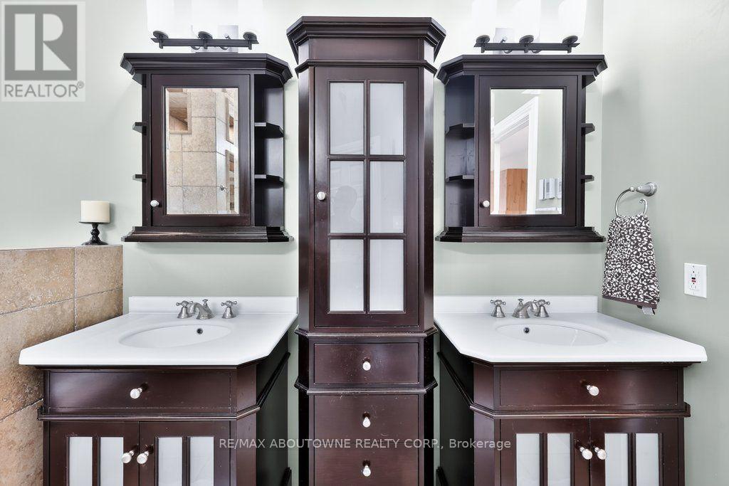 324 Oakridge Court, Oakville, Ontario  L6H 5T9 - Photo 28 - W13676218